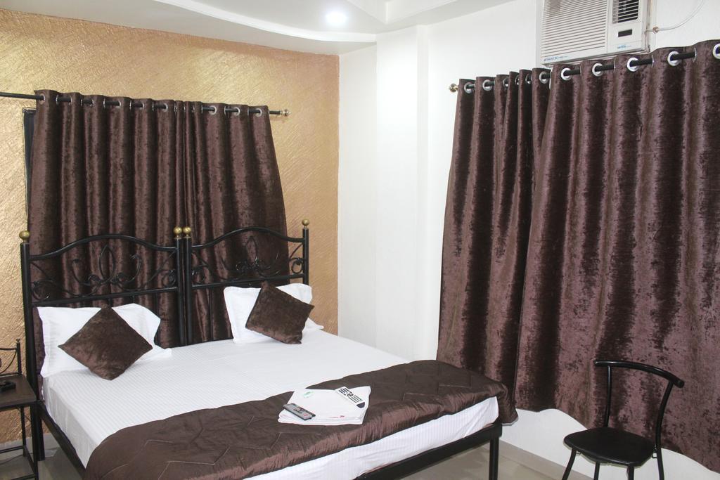 Hotel Preetam Aurangabad Ngoại thất bức ảnh