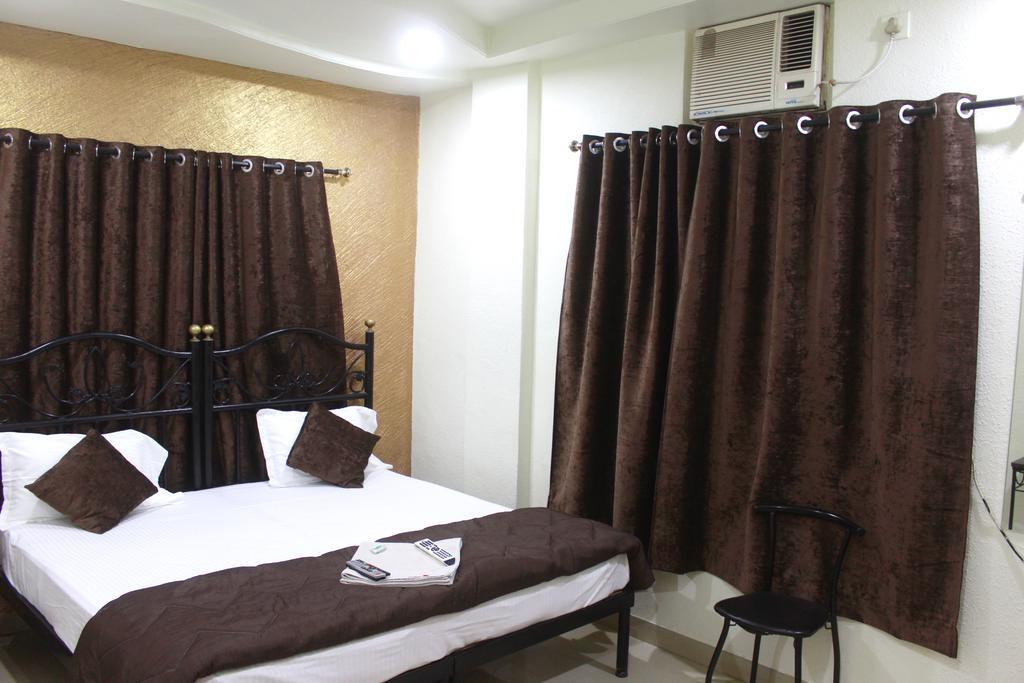Hotel Preetam Aurangabad Ngoại thất bức ảnh