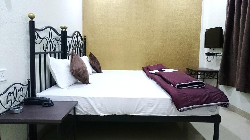 Hotel Preetam Aurangabad Ngoại thất bức ảnh
