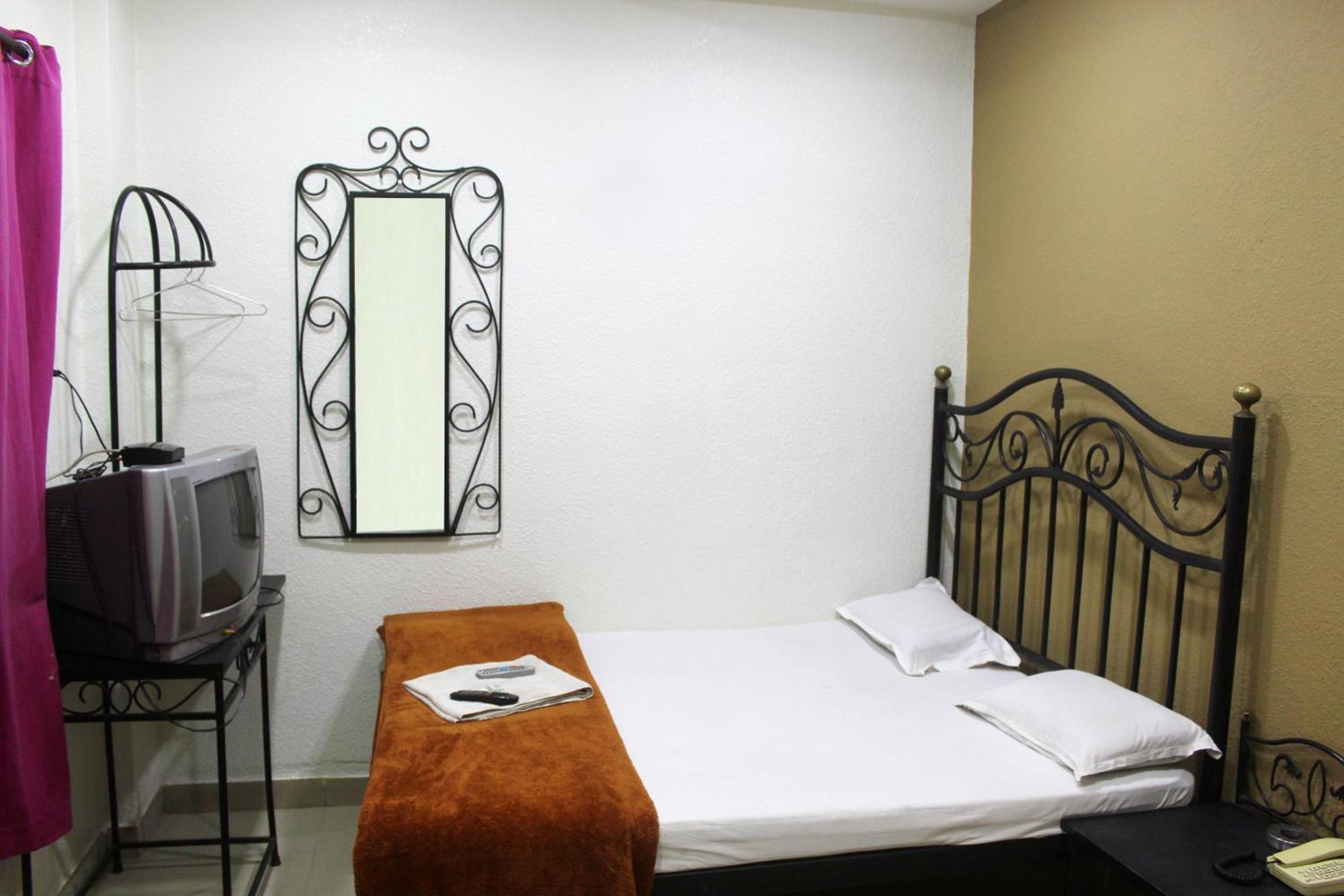 Hotel Preetam Aurangabad Ngoại thất bức ảnh